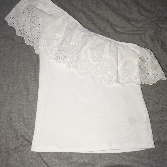 Old Navy Tops - Brand new with tags. Old Navy One shoulder lace trim tank top size large